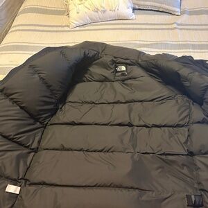 Slightly Used North Face Navy Blue Parka – Men’s (Size small) – Great Condition!